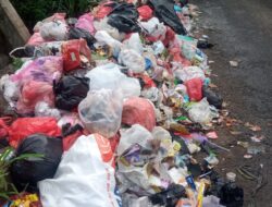 Akibat Buang Sampah Sembarangan, Arus Lalu Lintas Di Wilayah Kelurahan Pondok Bahar Jadi Tidak Lancar