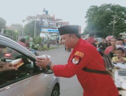 MARHABAN YAA RAMADHAN DPC dan Sektor Kembang latar Pamulang Tangsel  Berbagi Takjil untuk pengendara dan pejalan kaki
