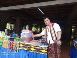 Anjungan lampung TMII Menyediakan Makanan Dan Kain Tenun Khas Daerah