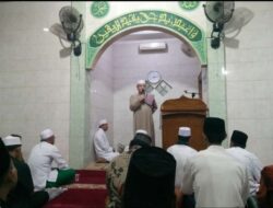 Jamaah Sambut Pemdes Curug Tarling di Masjid Nurul Amal