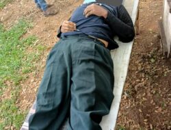 Pihak Kepolisian Olah TKP Atas Meninggalnya Seorang Pria di Sebuah Pos