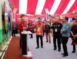 Jokowi Resmikan Papua Street Carnival dan Puji Produk Anak Muda PYCH binaan BIN