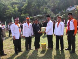 Peringati HUT RI ke 78, Partai PKS Kabupaten Bogor Bagikan Bibit Padi Unggulan untuk Petani