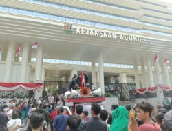 Unjukrasa Ribuan mahasiswa praktik peradilan Mafia tanah di Kejagung