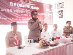 Jelang Hari Jadi Polwan Ke-75, Polwan Polres Metro Bekasi  Renovasi Rumah Warga