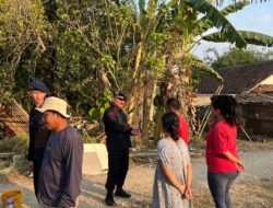 Kemarau Panjang, Batalyon D Pelopor Satbrimob Polda Metro Jaya Salurkan Air Bersih ke Kampung Busuk, Ds.Pasir Ranji, Kec. Cikarang, Kab. Bekasi