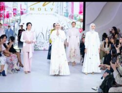 Penonton Takjub Saksikan Kemeriahan Parade Fashion Show MDLY di Senayan City Jakarta