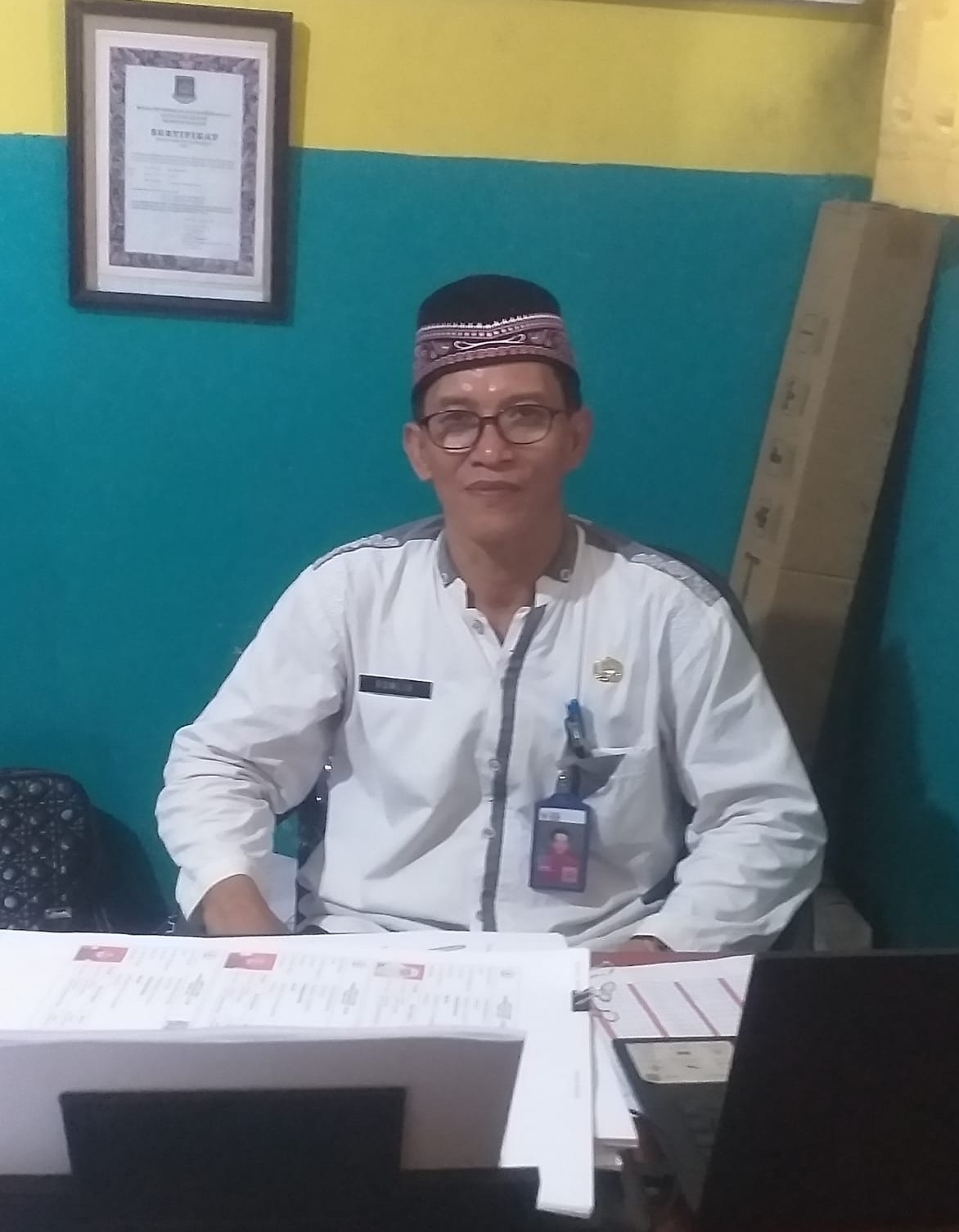 Romlih S.Pd Kepsek SDN Pinang 6 Kota Tangerang (Edon/BantenOne.com)