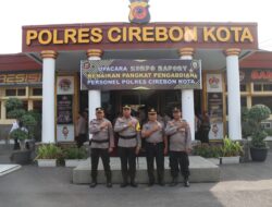 Tiga Personel Polresta Cirebon Mendapat Kenaikan Pangkat Pengabdian