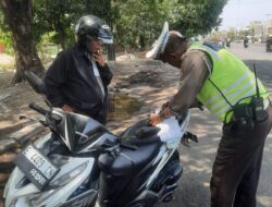 Unit Lantas Polsek Seltim Polres Cirebon Kota Berikan Tilang Tindak Pelanggaran Bermotor