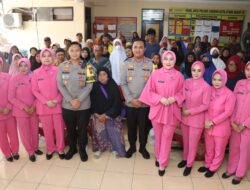 Kapolres Cirebon Kota Berikan Pesan Kamtibmas Dan Bagikan Puluhan Sembako Dalam Kegiatan Jumat Curhat
