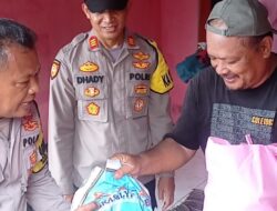Peristiwa Tanah Longsor, Polsek Cisauk Berikan Bantuan Sembako Pada Korban