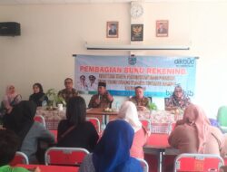 Dindikbud Tangsel Adakan Giat Pembagian Buku Rekening Untuk Anak Yatim Piatu Dan Anak Yang Kurang Mampu Sebanyak 1000 Orang