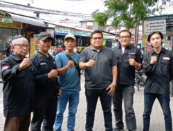 Jumat Berkah, Ketua dan Pengurus FWJI Korwil Jakarta Barat Bagikan Nasi Bungkus