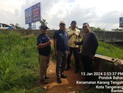Antisipasi Banjir Ketua Seksi Pembangunan RW. 06 Minta Bantuan Penutup Pintu Air