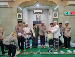 Subuh Keliling Polda Metro Jaya, Bagikan 100 Paket Sembako dan Al- Quran.