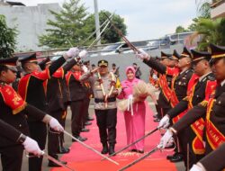 Tradisi Pedang Pora dan  Palang Pintu Sambut Kedatangan Kapolres Tangsel AKBP Ibnu Bagus Santoso, S.I.K., M.M., M.H