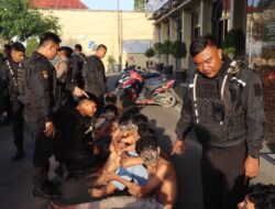 Tim Patroli Raimas Macan Kumbang 852 Polresta Cirebon Gagalkan Tawuran Di Empat Lokasi Puluhan Remaja Diamankan