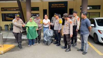 Bakti Sosial Pemberian Kursi Roda Oleh Polsek Tanjung Priok Bersama Donatur  Haji Gani