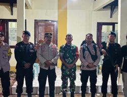 Sinegritas TNI-POLRI, Polsek Bolo Laksanakan Pengamanan Kotak Suara di Kantor Camat Bolo