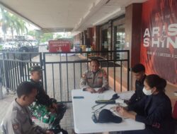 Unit Samapta Polsek Serpong Melakukan Patroli Dialogis dan Monitoring di Gereja WTC RGB BSD
