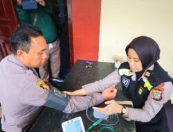 Tim Dokkes Polres Metro Bekasi Periksa Kesehatan Petugas PKK