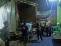 Polsek Legok Kawal Penarikan Logistik Pemilu Dari Gudang PPK Legok ke Gudang KPU Kab. Tangerang