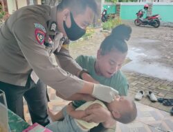 Babhinkamtibmas Polsek Legok Polres Tangerang Selatan Mendukung Kegiatan Kesehatan Balita di Desa Caringin