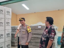 Kapolsek Pondok Aren dan Tiga Pilar Kompak Cek Kesiapan Pendistribusian Logistik Pemilu 2024 ke 805 TPS
