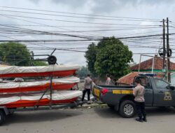 Sat Samapta Polres Tangerang Selatan Kirim 3 Unit Perahu untuk Antisipasi Banjir di Perumahan Maharta Pondok Aren