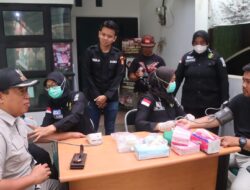 Bhakti Kesehatan Polres Tangerang Selatan, Bagikan Suplemen Vitamin dan Obat Bagi Petugas PPK Pemilu 2024