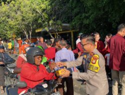 Harmoni Di Bulan Ramadhan Polsek Metro Tamansari dan Mahasiswa Bagikan Takjil Kepada Masyarakat