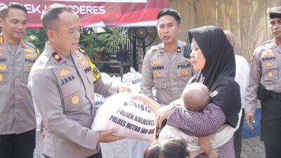 Sambut Bulan Suci Ramadhan 1445 H, Polres Metro Jakarta Barat dan Polsek Kalideres Bagikan 500 Paket Sembako Gratis