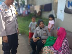 Kapolsek Ciputat Timur Berikan Santunan kepada Warga yang Membutuhkan