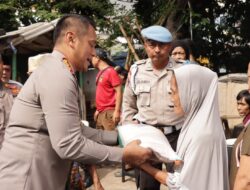 Polres Metro Jakarta Barat dan Polsek Metro Tamansari Gelar Bakti Sosial Salurkan 350 Paket Beras ke Slum Area