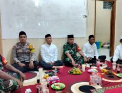 Bhabinkamtibmas Desa Palasari Hadiri Wisuda Madrasah Ibtidaiyah dan Penutupan Pengajian Sementara