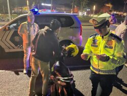 Berikan Rasa Aman dan Nyaman Kepada Masyarakat, Polsek Kelapa dua Lakukan Patroli Mobile Antisipasi Kejahatan Malam Hari