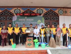 Polresta Soetta Gelar Jumat Bersih dan Beri Bantuan Sembako