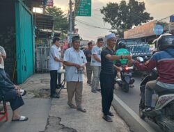 Kembang Latar Banten Besama MPC Fahmi Tamami Tangsel Bagi Bagi Takjil Depan Sekretariat