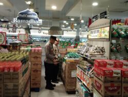 Cek Bahan Pokok Bhabinkamtibmas Parigi Lama Sambangi Hero Swalayan Emerald Bintaro