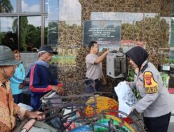 Polresta Cirebon Dan HDCI Salurkan Ratusan Paket Bantuan Sembako Kepada Masyarakat