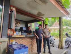 Babhinkamtibamas Kleurahan Buaran Ingatkan Petugas Keamanan Cafe Untuk Tingkatkan Kewaspadaan Antisipasi Kejahatan
