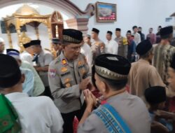 Kasat Binmas Polres Tangsel Melaksanakan Tarawih Keliling di Masjid Jami Assalam
