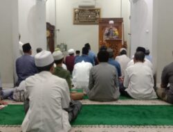 Wakapolsek Cisauk Melaksanakan Safari Ramadhan Tarawih Keliling di Masjid Al’Huda Perumahan Serpong Garden 1