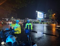 Urai Kemacetan Akibat Taffic Light Padam, Kasat Lantas AKP Rokhmatullah & Jajaran Lakukan Rekayasa Lalin