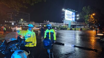 Urai Kemacetan Akibat Taffic Light Padam, Kasat Lantas AKP Rokhmatullah & Jajaran Lakukan Rekayasa Lalin