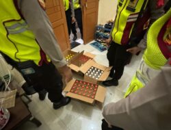 Sat Samapta Polresta Cirebon Amankan Ratusan Botol Miras Hasil Razia Pekat Malam Takbiran