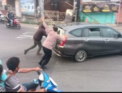 Aksi Sigap Personel Pos Pam Polresta Cirebon Bantu Mobil Pemudik Yang Mogok Di Palimanan