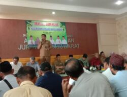 Bersama Warga, Bhabinkamtibmas Hadiri Giat Halal Bihalal