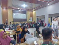Pemantauan Pembagian Bantuan Beras dari Kemensos Oleh Bhabinkamtibmas Aipda Supriyatna Bersama Babinsa